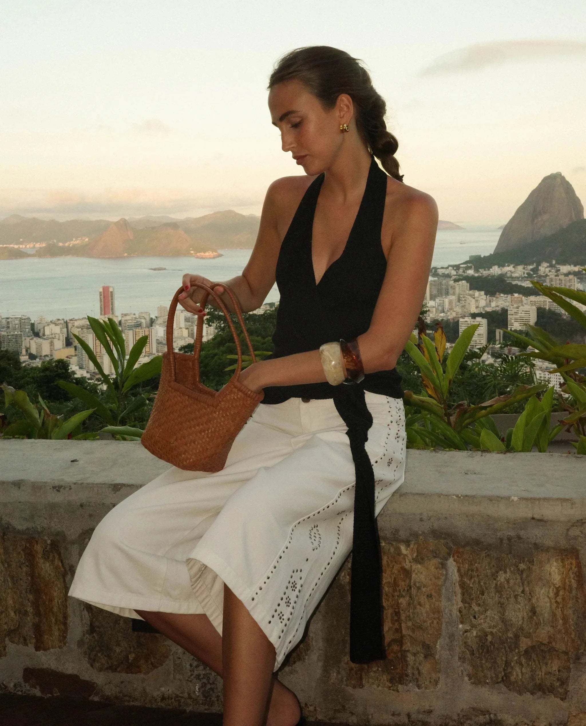 BERMUDA MISSED CALL · BLANCO
